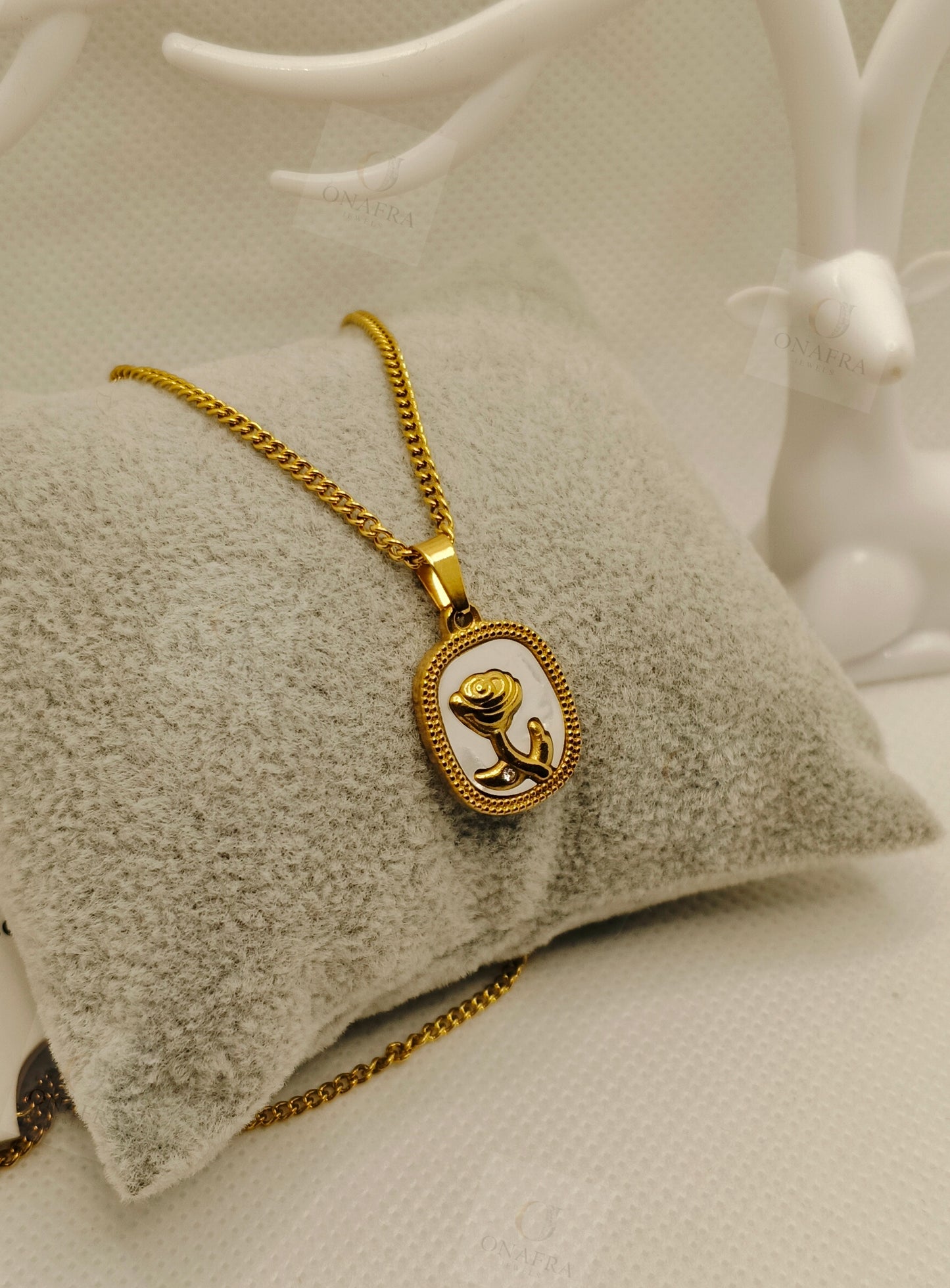 White and Gold Color Necklace