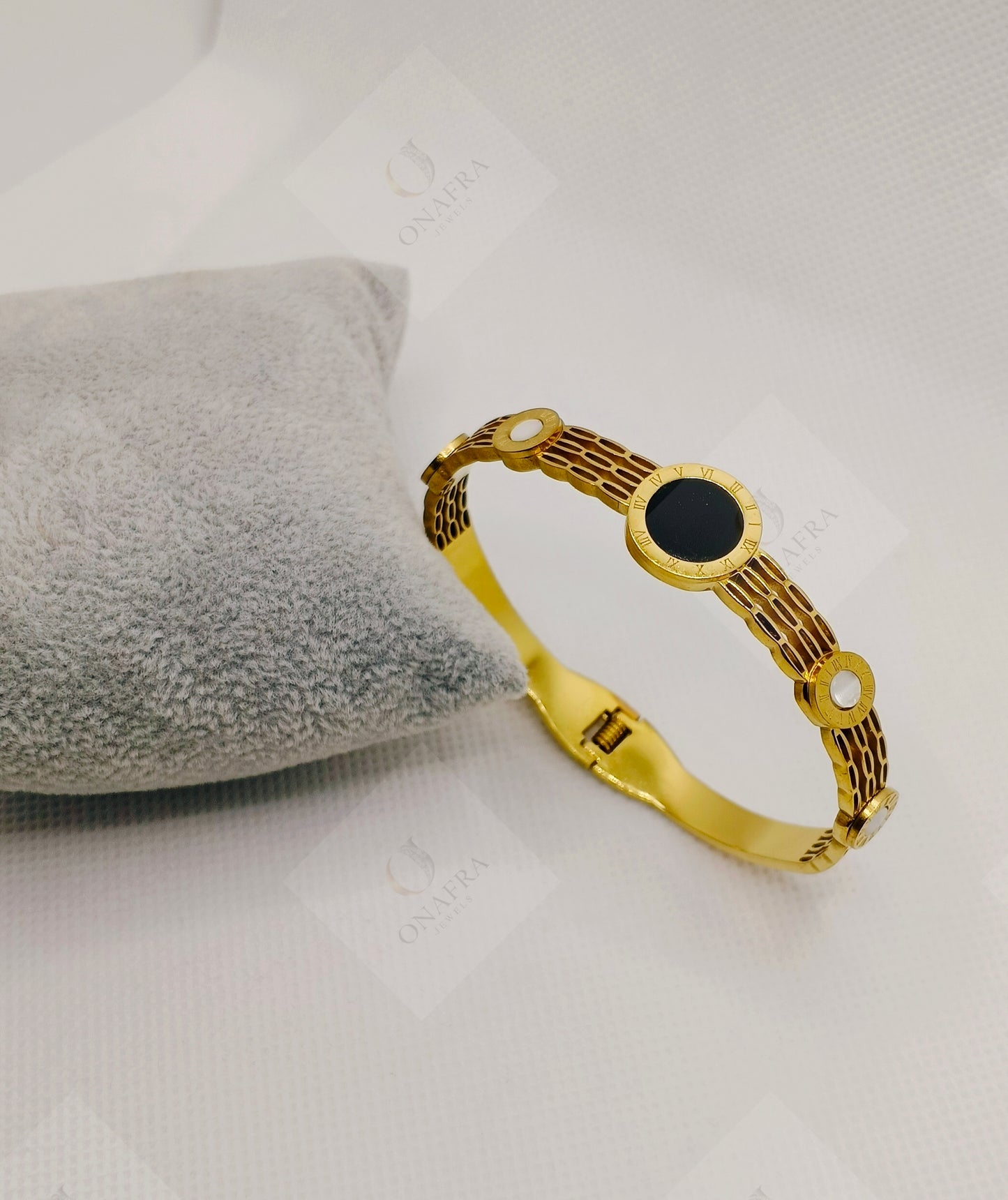 Roman Black and White Bracelet