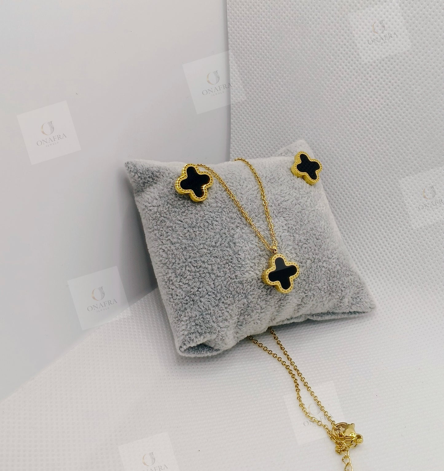 Trendy Black And Gold Set