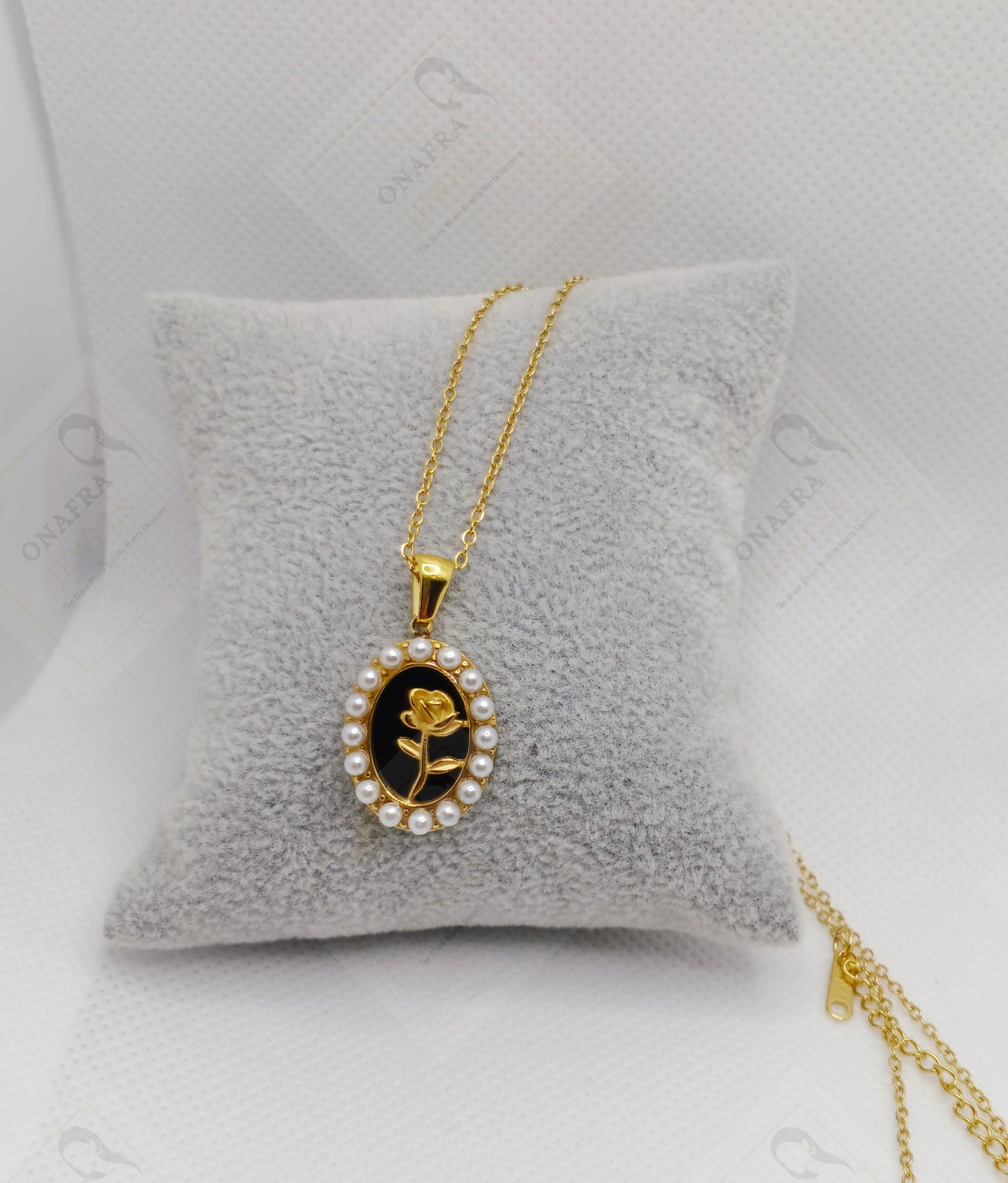 Black Pendant Flower Necklace