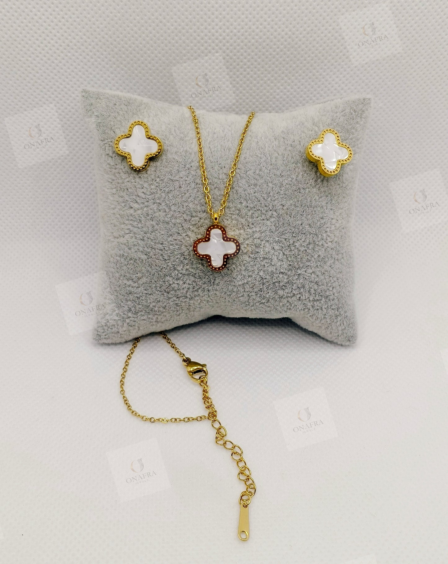 Trendy White and Gold Set