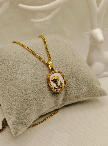 White and Gold Color Necklace