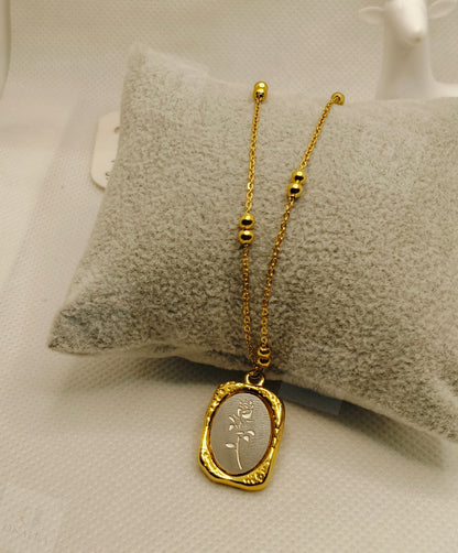 Gold Tone Flower Necklace