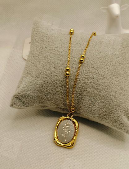 Gold Tone Flower Necklace