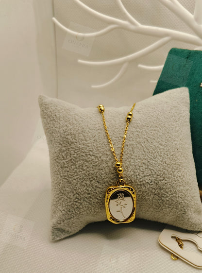 Gold Tone Flower Necklace